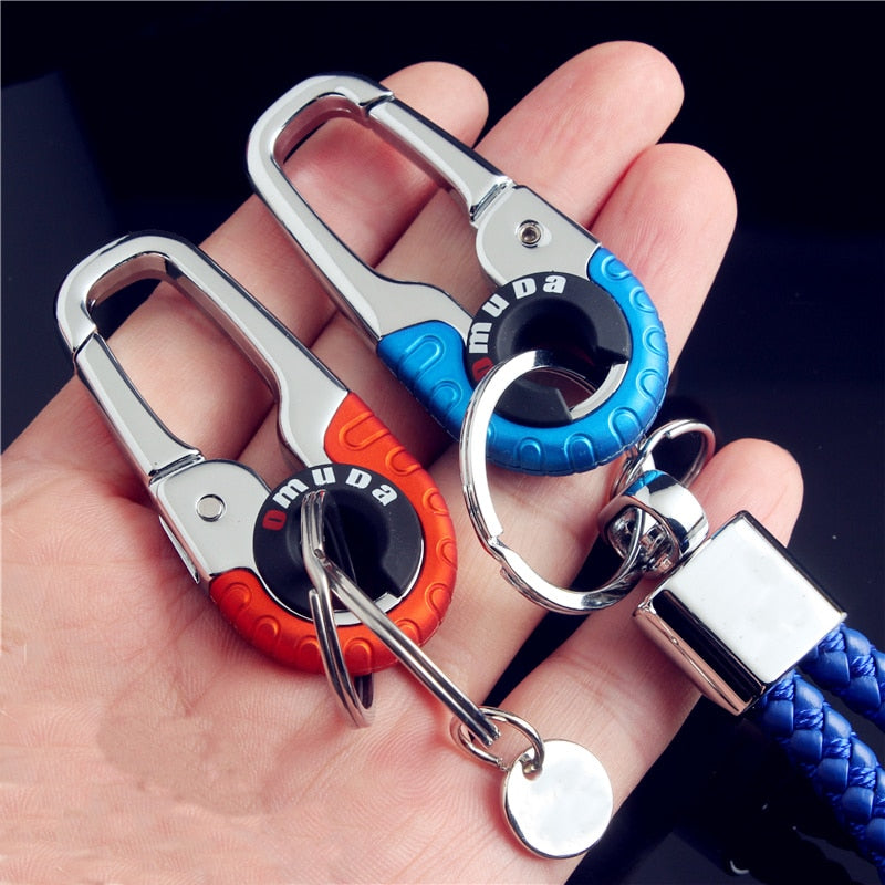 Car keychain with metal key ring climbing style